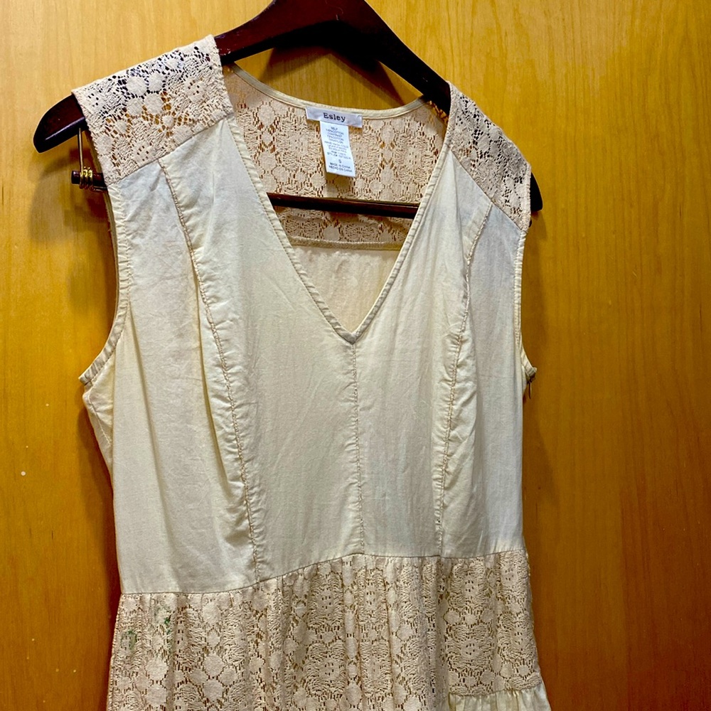 Cute and ECU cotton blend summer dress-btwn knees and lower thigh. Small.Anthro?